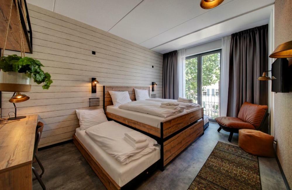 Guesthouse Hotel Kaatsheuvel-Waalwijk Bagian luar foto